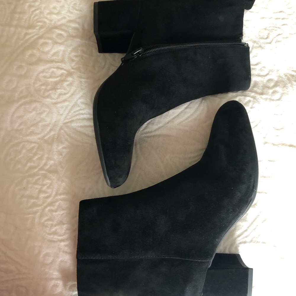 Gianni bini suede booties 💛